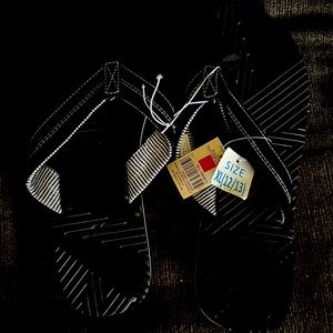 Men’s flip flops.